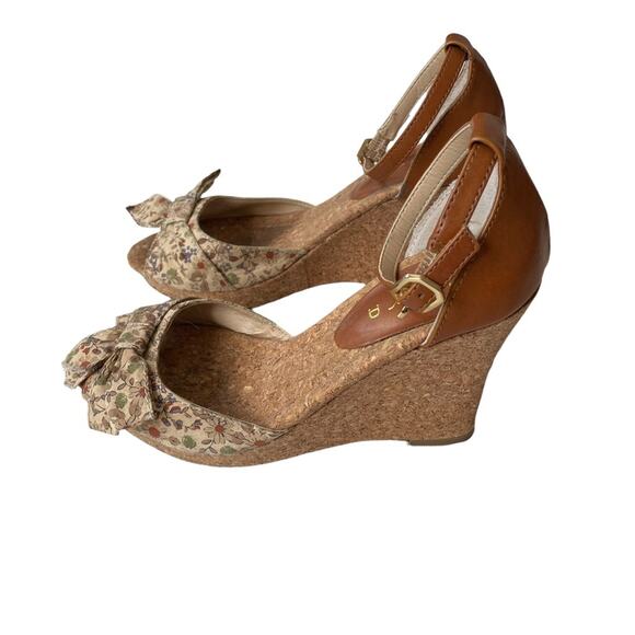 Unisa Wedge Floral Cork Peep Toe Neutral Tan 7 GUC - Picture 4 of 10